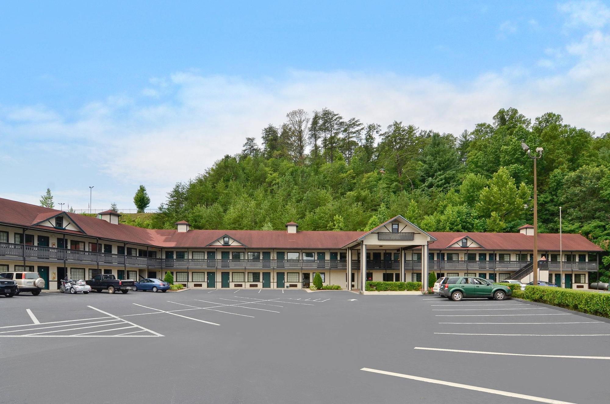 Amerivu Inn & Suites - Helen - Downtown Extérieur photo